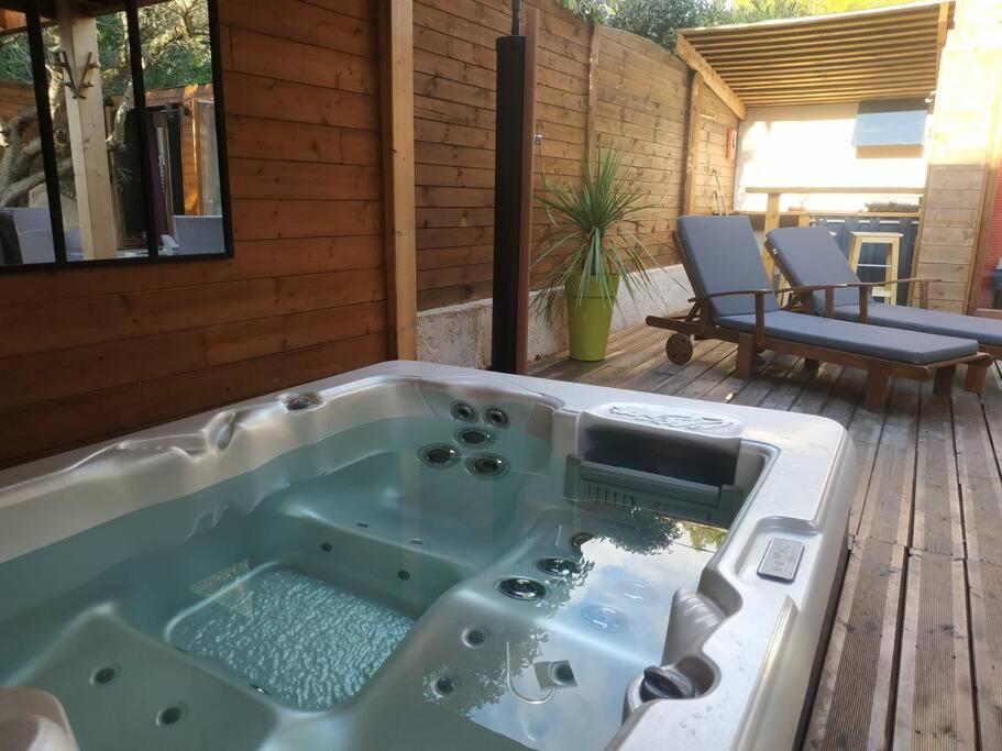 Studio Jacuzzi Prive A 8 Min A Pied De La Plage Apartment ลาซิโอตาต์ ภายนอก รูปภาพ