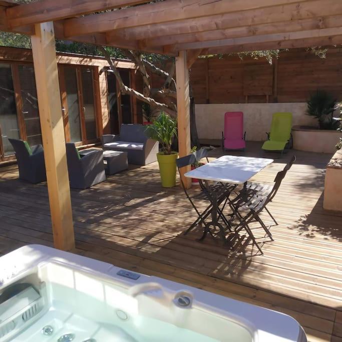 Studio Jacuzzi Prive A 8 Min A Pied De La Plage Apartment ลาซิโอตาต์ ภายนอก รูปภาพ