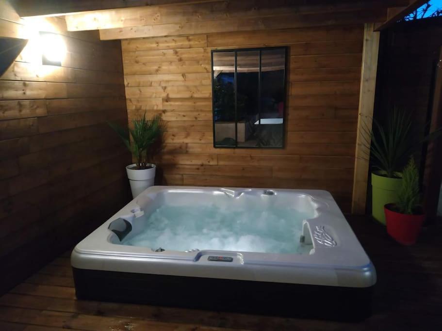 Studio Jacuzzi Prive A 8 Min A Pied De La Plage Apartment ลาซิโอตาต์ ภายนอก รูปภาพ