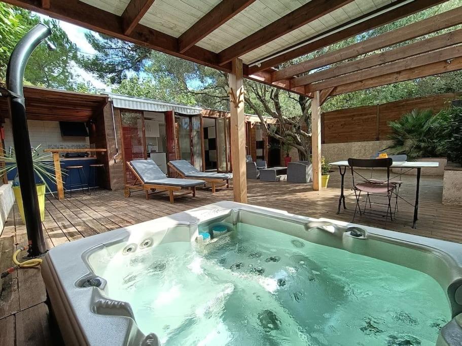 Studio Jacuzzi Prive A 8 Min A Pied De La Plage Apartment ลาซิโอตาต์ ภายนอก รูปภาพ