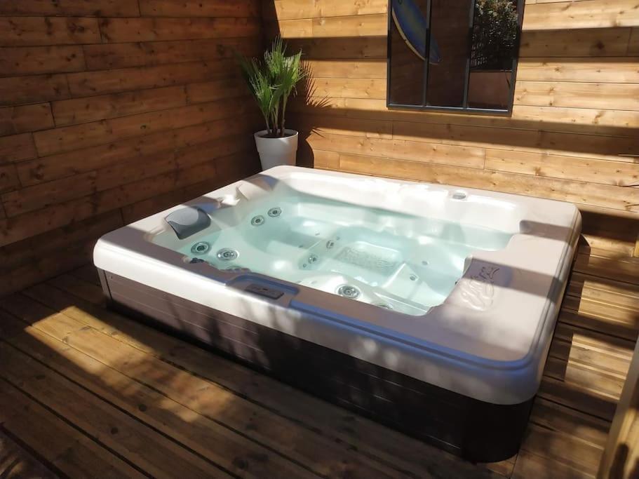 Studio Jacuzzi Prive A 8 Min A Pied De La Plage Apartment ลาซิโอตาต์ ภายนอก รูปภาพ