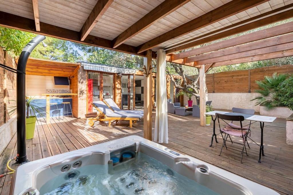 Studio Jacuzzi Prive A 8 Min A Pied De La Plage Apartment ลาซิโอตาต์ ภายนอก รูปภาพ